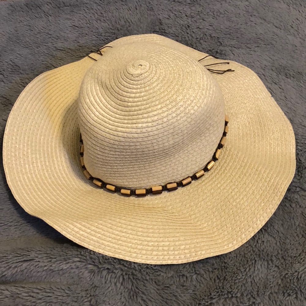 Floppy beach hat!